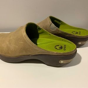 Crocs clogs slide on brown leather size 6.5 worn once